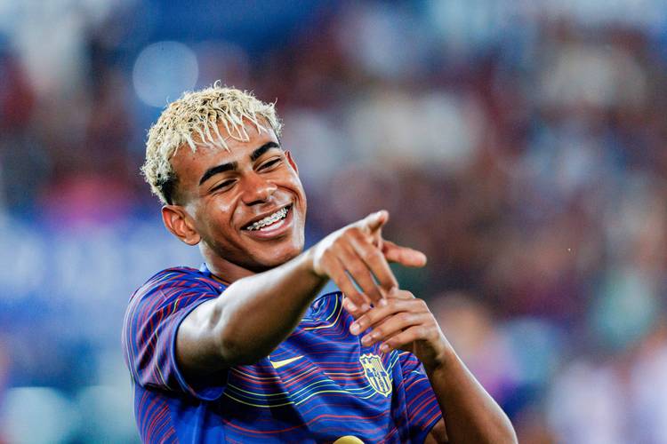 里程碑，亚泰37岁前锋谭龙已在中超出战200场比赛（中超200战达成！亚泰37岁前锋谭龙迎来里程碑）