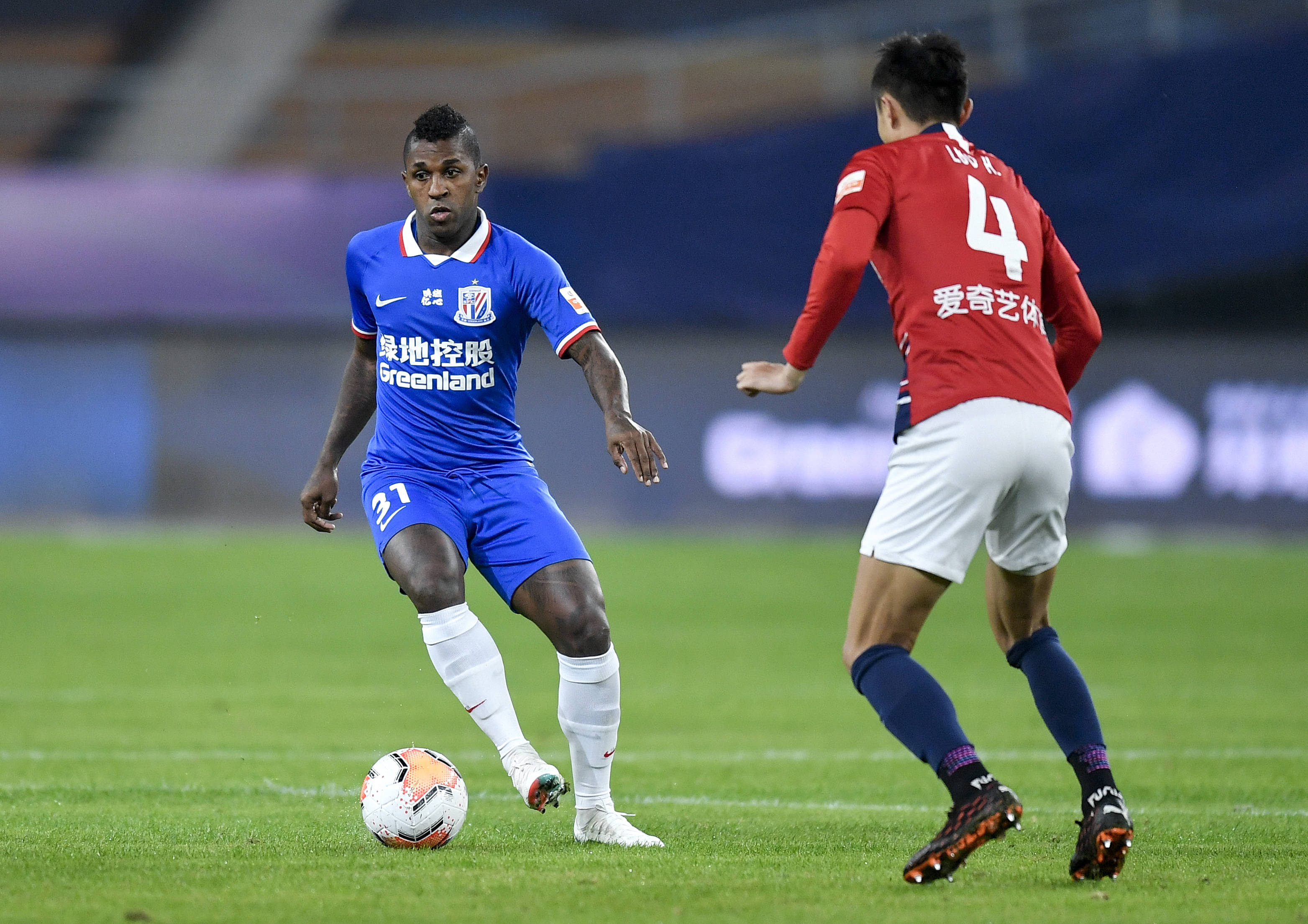 斯洛特：这点球在英超可能不会判；萨拉赫？今晚属于在场球员（斯洛特：这种点球在英超或不会被判；谈萨拉赫：今晚属于在场球员）