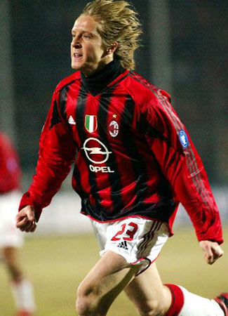 2-1，24岁AC米兰旧将一传一射，率队逆转切尔西，豪取欧冠3连胜（欧冠3连胜！24岁米兰旧将传射建功，率队2-1逆转切尔西）