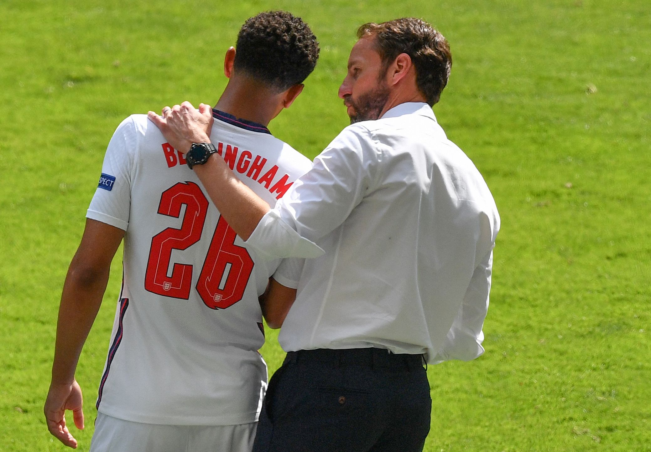 德尚在克莱枫丹问候球员：为卡马庆生、与坎特重逢