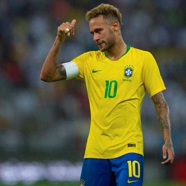 登贝莱获评《队报》25年体坛“王中王”，力压游泳世界冠军（登贝莱加冕《队报》25年体坛“王中王”，力压游泳世界冠军）