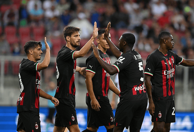 官方：利物浦传奇队明年3月将与多特传奇队踢慈善赛