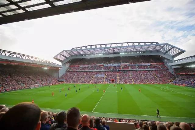 德乙半场：贝尔纳特屡献神扑，汉诺威暂0-0卡尔斯鲁厄