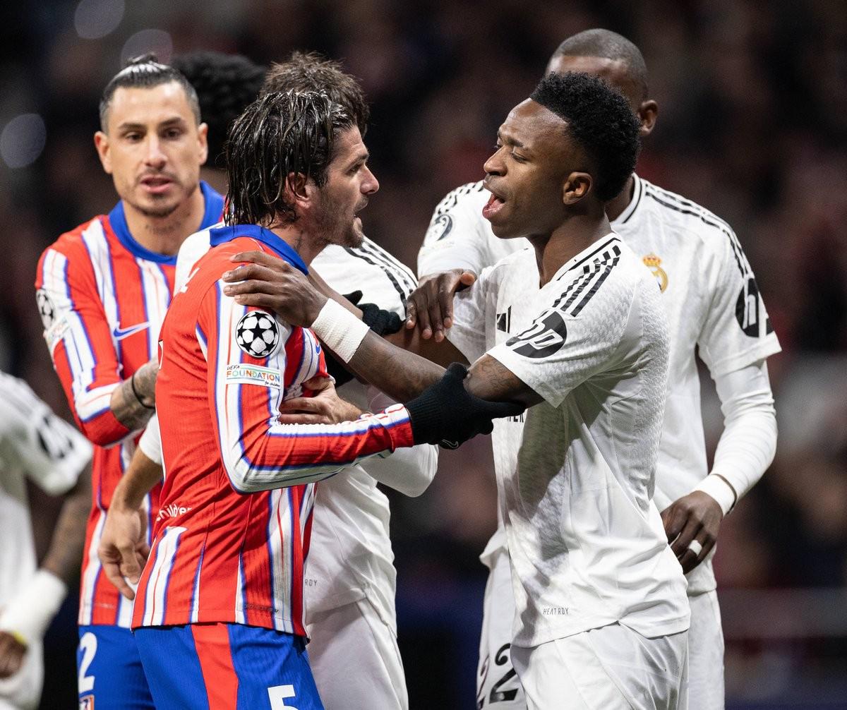 中超半场：法比奥头球双响，北京国安暂2-0梅州客家（中超半场战报：法比奥头球梅开二度，北京国安暂2-0领先梅州客家）