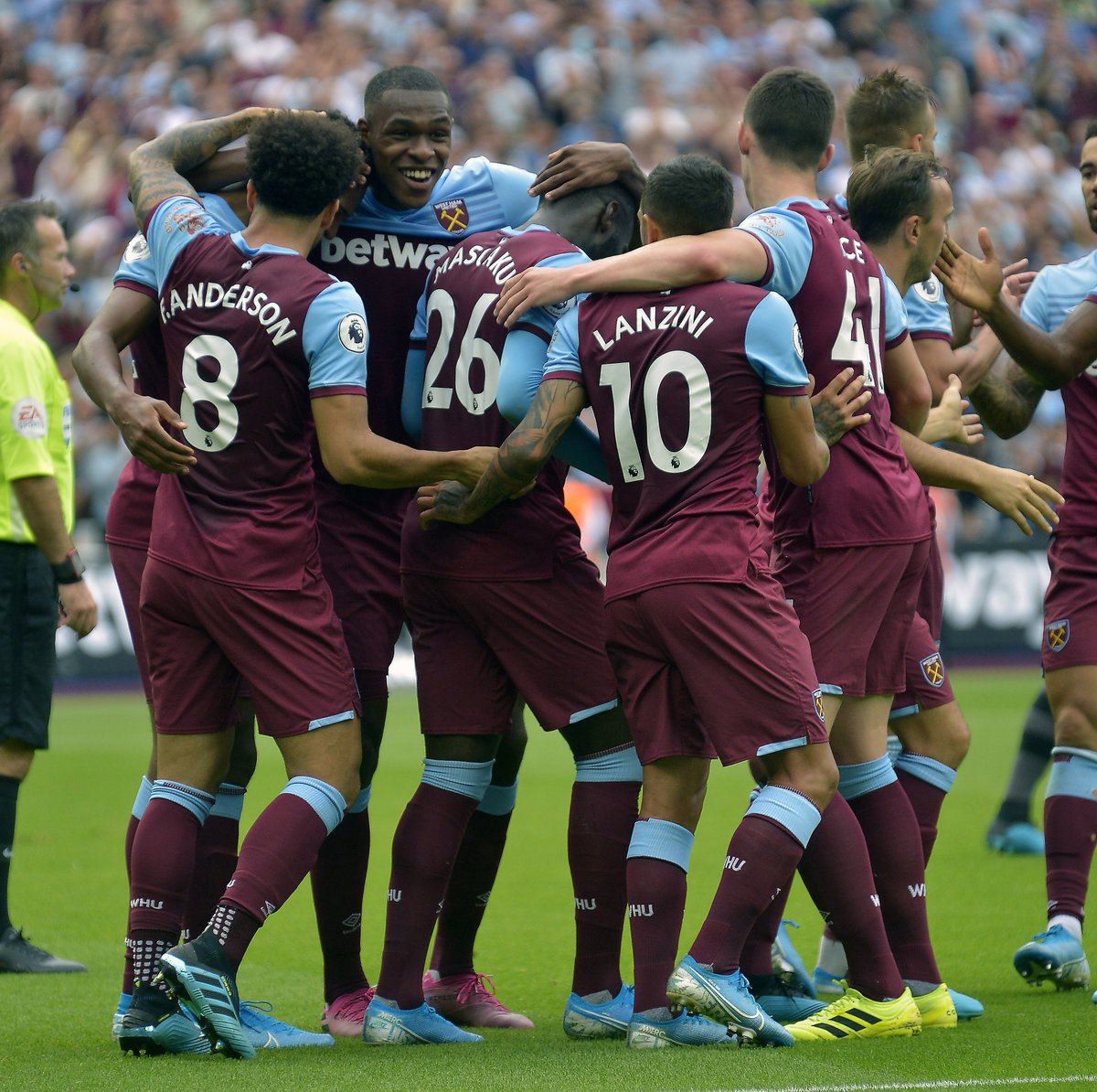 颜骏凌：武磊赛前对球队做了动员，我们争冠经验丰富没有包袱